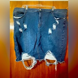 Women’s stretch distressed mini skirt by Pretty Little Thing size 28